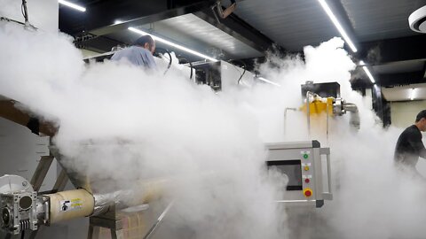 process of making dry ice by withstanding the extreme temperature of -78.5℃