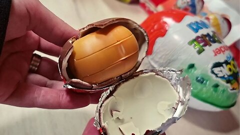 ASMR, Kinder egg opening