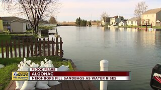 Neighbors fill sandbags as water rises in Algonac