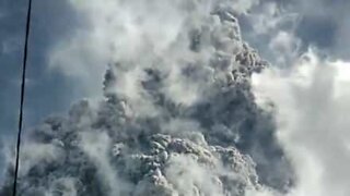 Impressive volcanic eruption in Indonesia