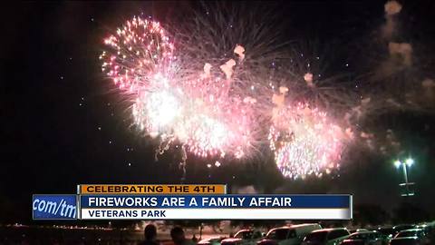 Thousands head to Veteran's Park for lakefront fireworks