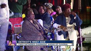Fans gather overnight ahead of Aretha Franklin's funeral