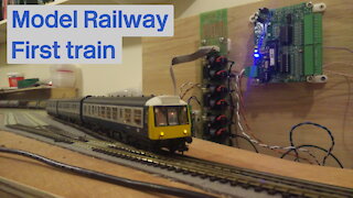 Model Railway - First train around the full loop