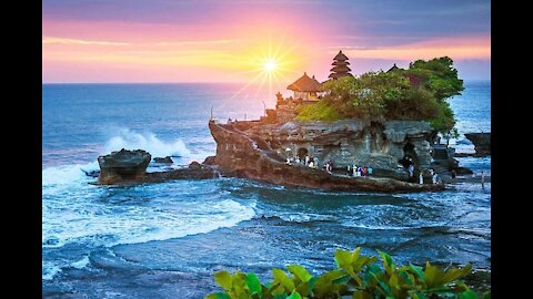 Heavenly Temple in Bali - Tanah Lot Temple in Bali Indonesia