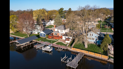 Beautiful Fox River Home