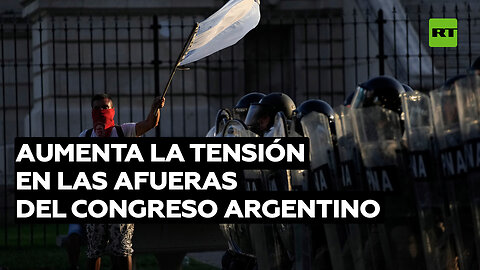 Aumenta la tensión en las afueras del Congreso argentino en medio del debate por la 'ley ómnibus'