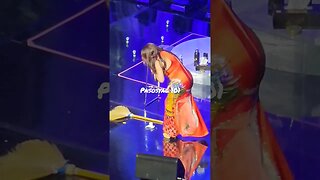 Regine V, Hinagisan Ng Walis Sa Concert...