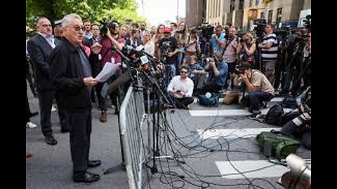 ROBERT DENIRO HECKLED OUTSIDE OF THE TRUMP VERDICT