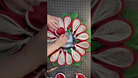 How to Make a Christmas Wreath, #howtomakeawreath #craftingideas #julieswreathboutique