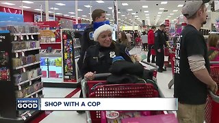 Mentor-on-the-Lake police bring holiday cheer