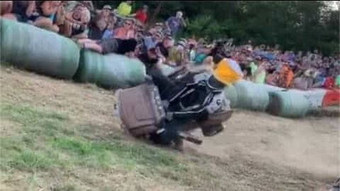 Toy buggy race ends in hilarious finish line fails