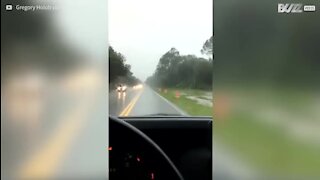 La foudre manque de s'abattre sur un véhicule de Floride