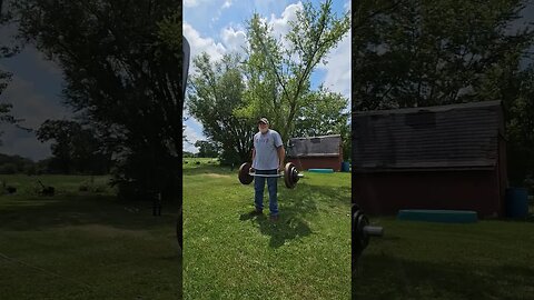 Shrugs with the Titan Trap Bar at the Farm 🌳 🚜