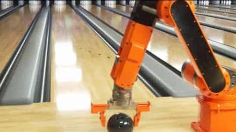 Robotic arm bowls an incredible strike