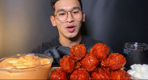 HOT SPICY FIRE SAUCE FRIED CHICKEN MUKBANG COOKING EATING SHOW KOREAN SHOW