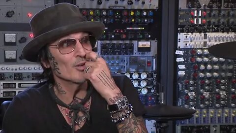 How Tommy Lee Actually Broke His Ribs