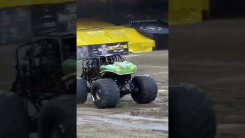 MONSTER JAM = SEE WHAT HAPPENS DURING THE VIDEO = Léo Sócrates