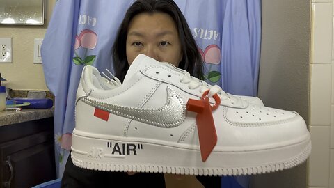 This is a pair FAKE Nike Air Force 1 off white shoes