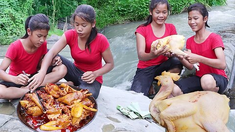 Survival cooking in forest- Chicken curry delicious for lunch near river