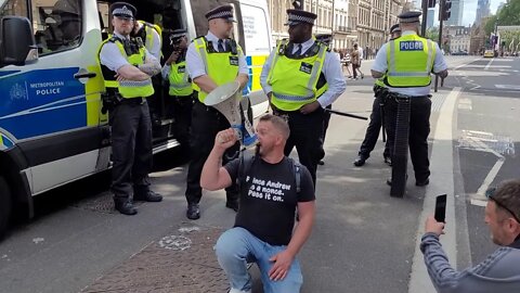 Protester attempts' wind up police #metpolice