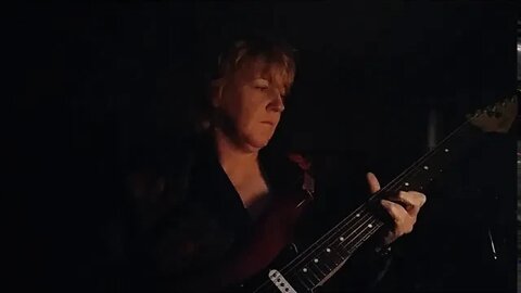 Cari Dell- Female lead guitarist Jazz improv Bossa Nova