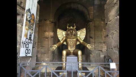 la statua dell'idolo pagano del dio Moloch fu messa al Colosseo ad ottobre 2019 VIDEO io le metterei in tutte le piazze italiane così invece di farlo di nascosto i massoni,gli ebrei e i pagani potranno idolatrarla,adorarla e sacrificare i LORO figli