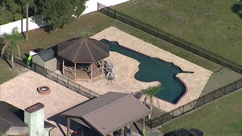 Check out this gun-shaped swimming pool in Florida