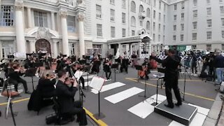 The Cape Town philharmonic orchestra treated the medical staff of Groote Schuur hospital