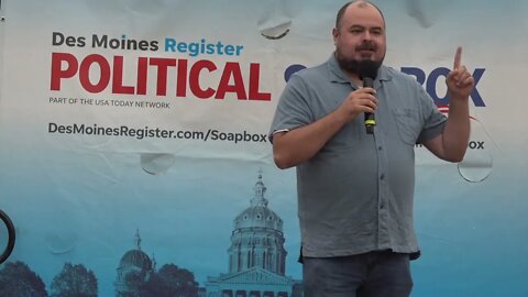 Ryan Melton speaks at the Des Moines Register Political Soapbox during the Iowa State Fair：/07