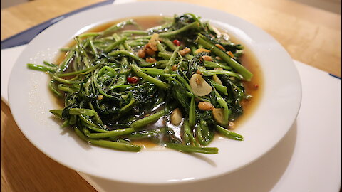 How to make fried morning glory with salted soy bean