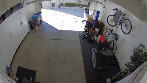 Bike thief grabs bike from garage