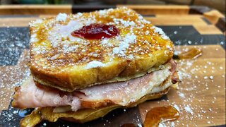 FRENCH TOAST MONTE CRISTO SANDWICH! #Shorts