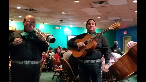 Family Fun with Mariachi Band at Kiko's Mexican Restaurant in Corpus Christi (Song 1)
