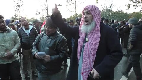 Heated Debate. Christian tells Muslim to REPENT for his sins. Shaykh Hazm v Preacher. #hydepark