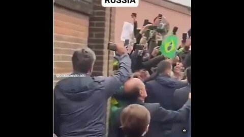 Video de bolsonaro na russia recepcionando os Brasileiros que moram lá