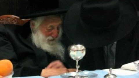 Skulener Rebbe blesses Eli Glaser