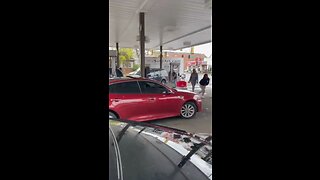 Meanwhile in Chicago a black woman goes crazy and crashes into vehicles