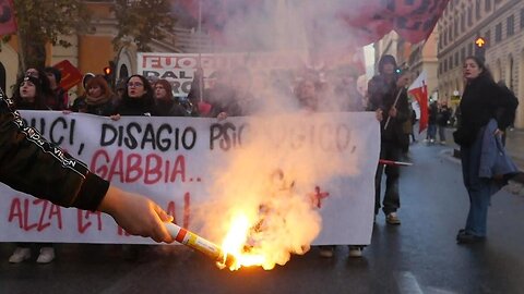 Italy: 'The cost of living has become unbearable' - Thousands of anti-government protesters march