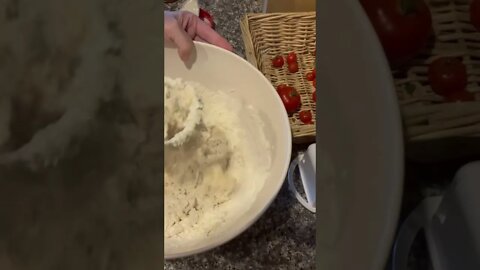 Making bread with Hedgehogs Homestead￼