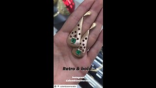 Retro vintage 3.76 carats of medium green Colombian emerald dangle earrings 14k yellow gold