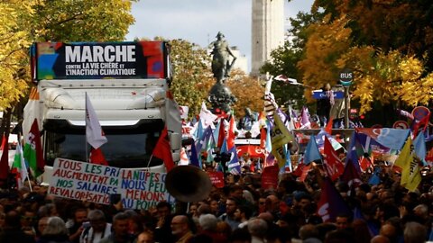 Massive protest in Paris against inflation