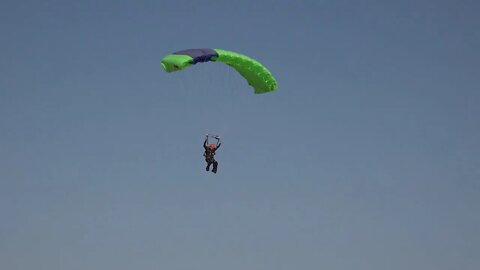 SKYDIVING ARRIVALS