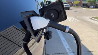 EV owners forced to use public charging stations during power outage