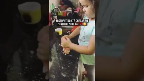 FAÇA SUA PROPRIA MASSA DE MODELAR #infantil #viral #tiktok #meme #shorts