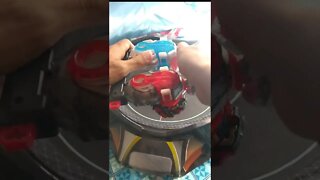 batalha de beyblade (com apenas 1 ataque 😂😎)