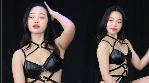 The Hottest Korean Girl in a Bikini!"