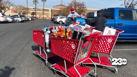 Bakersfield softball group donates $3,000 in toys to kids