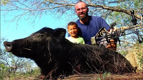 Texas Property Owner VS Feral Hog: First Bow Kill