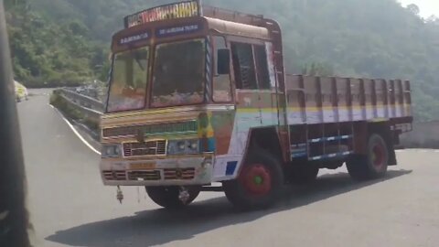 Lorry Govt Bus strugling Turning on the Edge of Very Risk in 34th Hairpin Bend Kollimalai