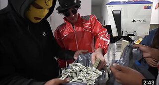 Stevewilldoit Gives Trick-or-Treaters Money and PS5 For Halloween